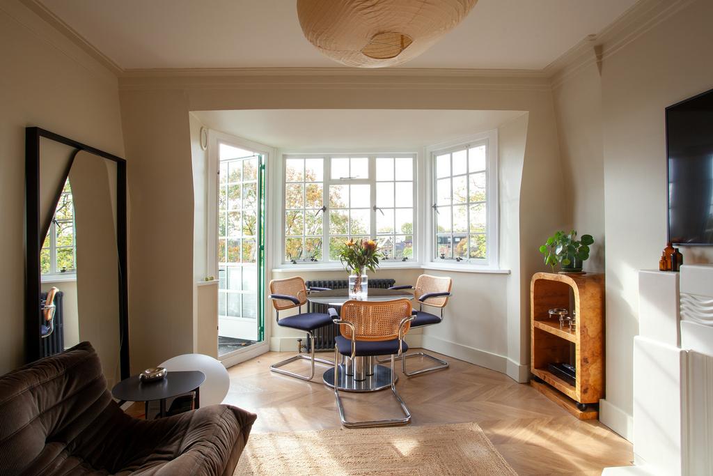 317950 - Ealing Village KElliott 003.jpg