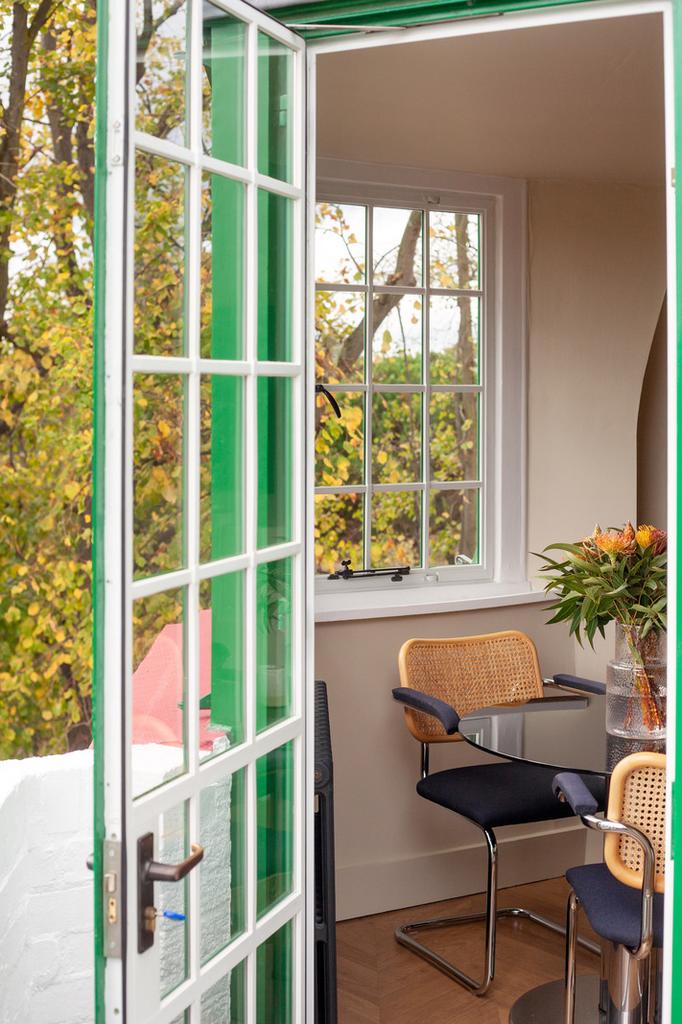 317963 - Ealing Village KElliott 016.jpg