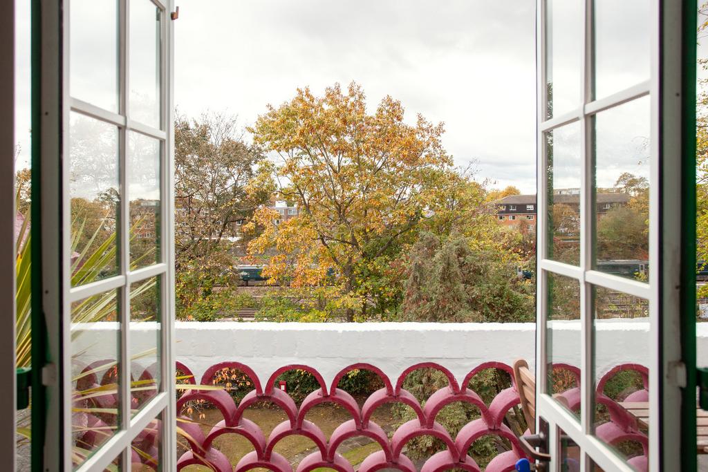 317975 - Ealing Village KElliott 028.jpg