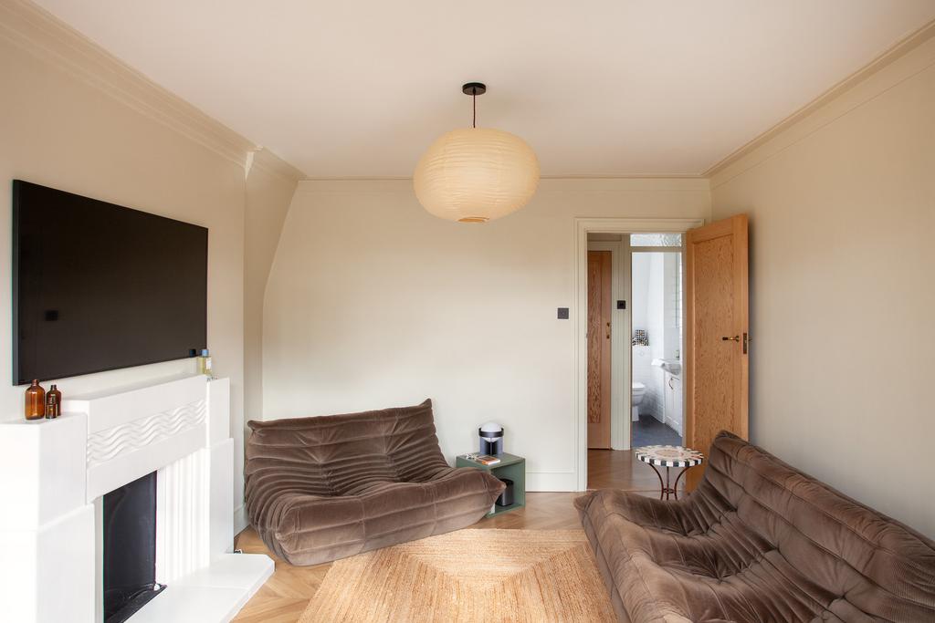 317964 - Ealing Village KElliott 017.jpg