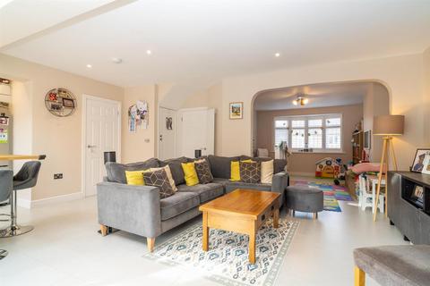 3 bedroom semi-detached house for sale, Masefield Avenue, Borehamwood WD6