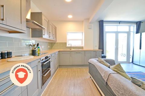 Southmead Road, Bristol, Bristol, BS10