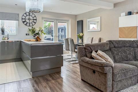 3 bedroom detached house for sale, Laburnum Close, Woodlands Park, Bedworth * THREE / FOUR BEDROOMS *