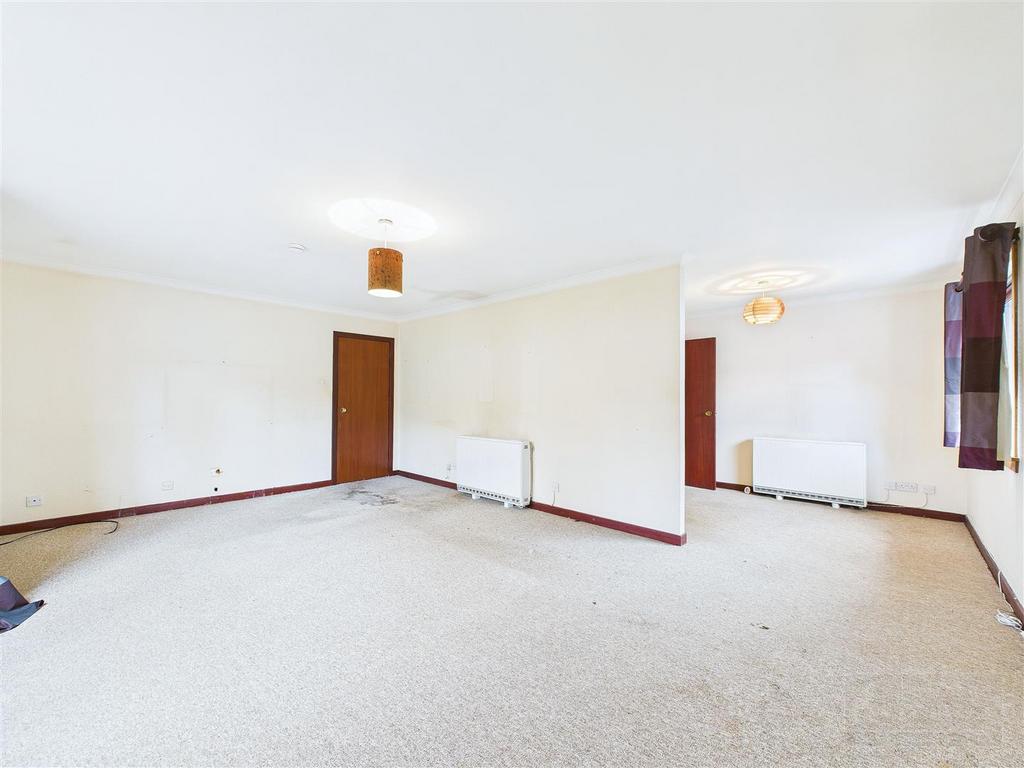 Sitting Room &amp; Dining Area
