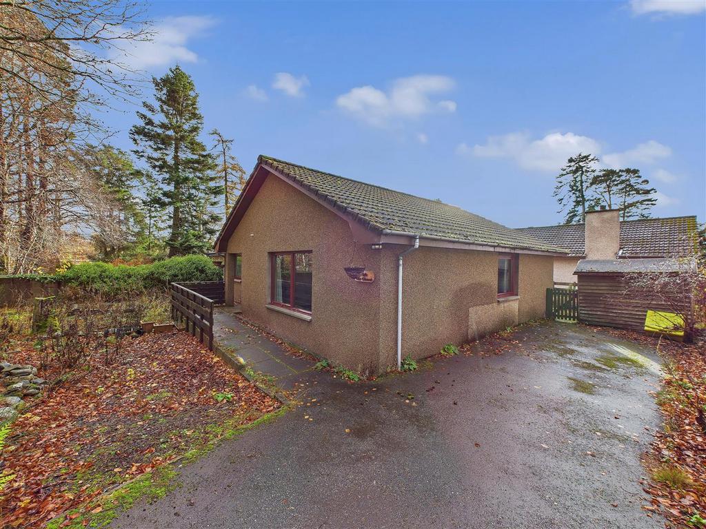 Driveway, parking &amp; Entrance