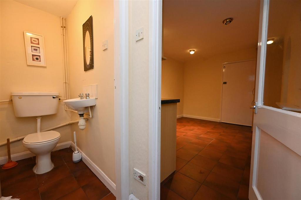 Ground floor wc.JPG