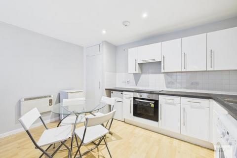 2 bedroom apartment to rent, Quay 5 :: Salford