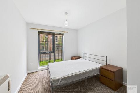 2 bedroom apartment to rent, Quay 5 :: Salford