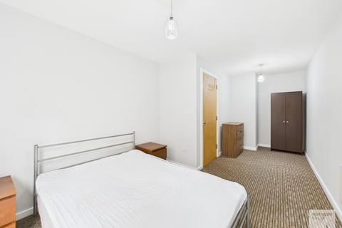 2 bedroom apartment to rent, Quay 5 :: Salford