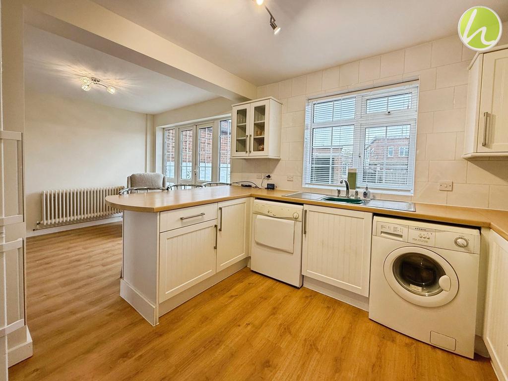 Kitchen/ Dining Room