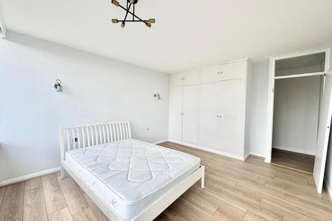 2 bedroom flat for sale, Keswick Road, SW15