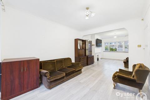 3 bedroom semi-detached house to rent, Cheyneys Avenue, Edgware, HA8