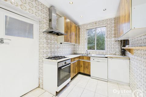3 bedroom semi-detached house to rent, Cheyneys Avenue, Edgware, HA8