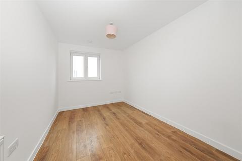 3 bedroom flat for sale, Whitestone Way, Croydon