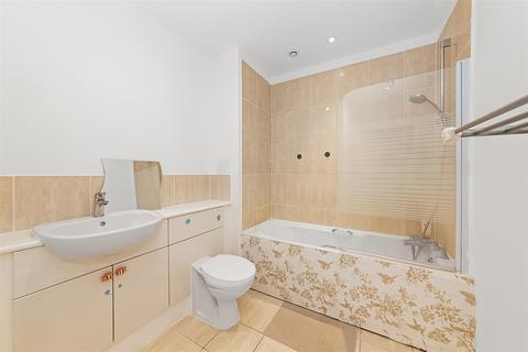 3 bedroom flat for sale, Whitestone Way, Croydon