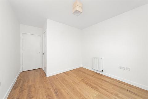 3 bedroom flat for sale, Whitestone Way, Croydon