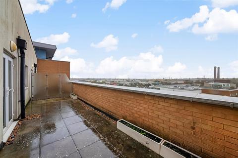 3 bedroom flat for sale, Whitestone Way, Croydon