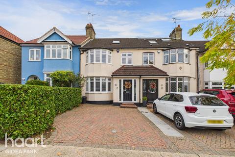 4 bedroom terraced house for sale, Marshalls Drive, Marshalls Park, Romford, RM1 4JT