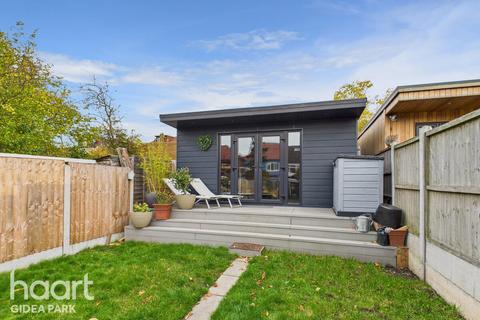 4 bedroom terraced house for sale, Marshalls Drive, Marshalls Park, Romford, RM1 4JT