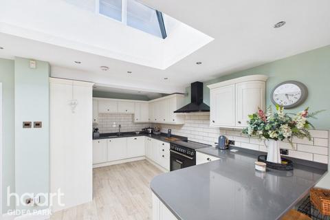 4 bedroom terraced house for sale, Marshalls Drive, Marshalls Park, Romford, RM1 4JT