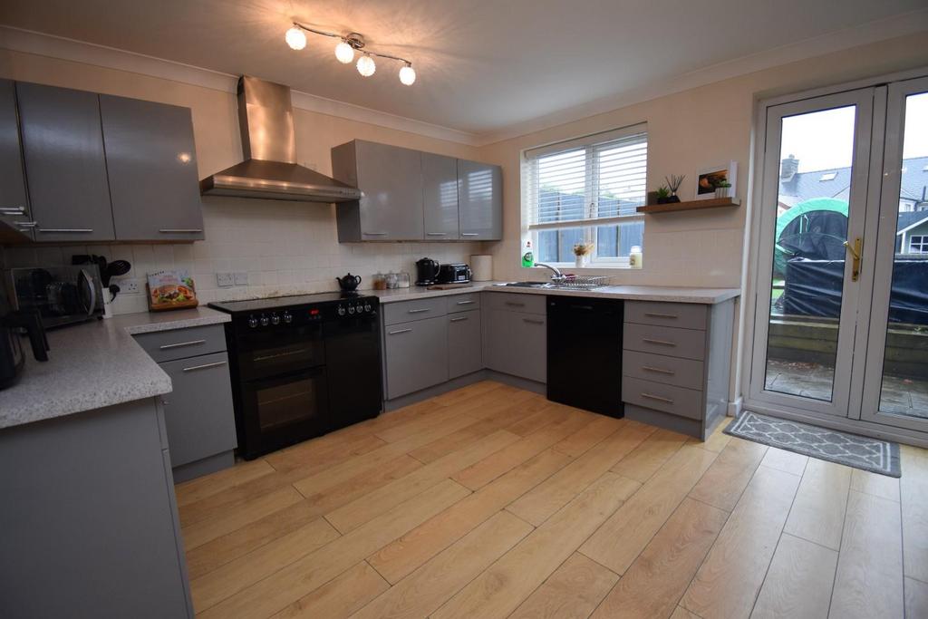 Kitchen (2).JPG