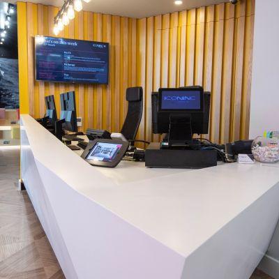 24-hour reception / concierge