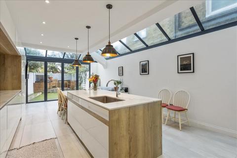 4 bedroom terraced house for sale, Crabtree Lane, Fulham, London, SW6