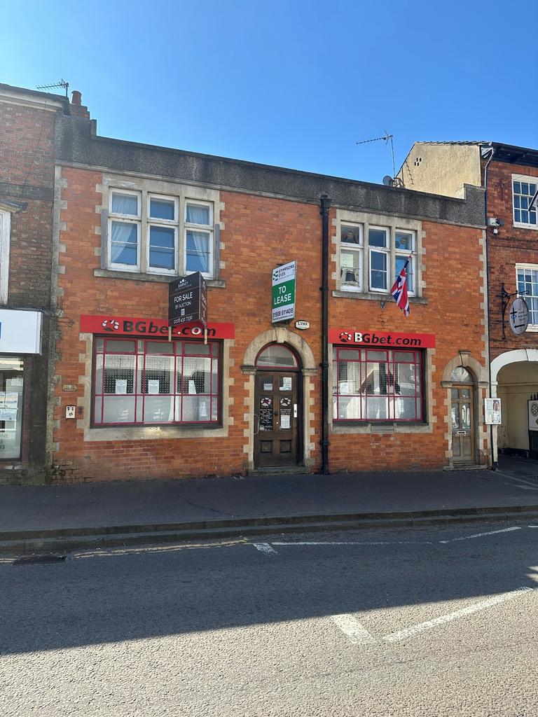 High Street, Newport Pagnell, MK16 Shop - 125,000 High Street, Newport Pagnell, MK16 Shop - 125,000