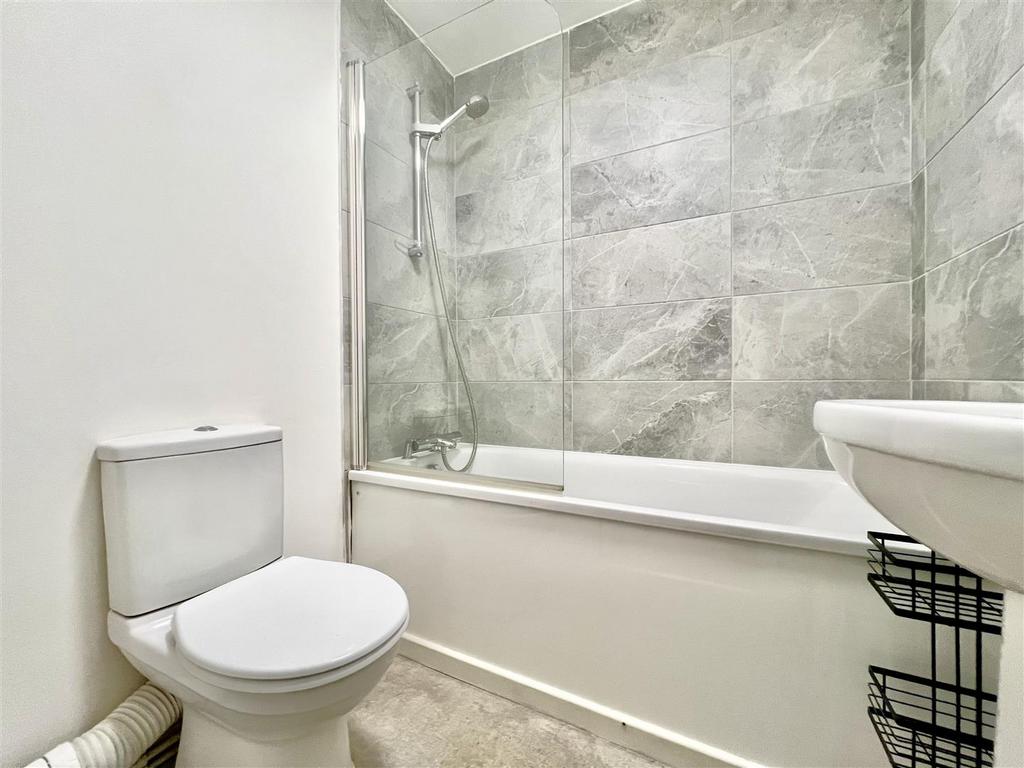 Family Bathroom/ WC