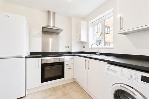 Studio to rent, Kilberry Close, Isleworth TW7