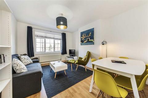 3 bedroom flat to rent, Davidson Gardens, London SW8