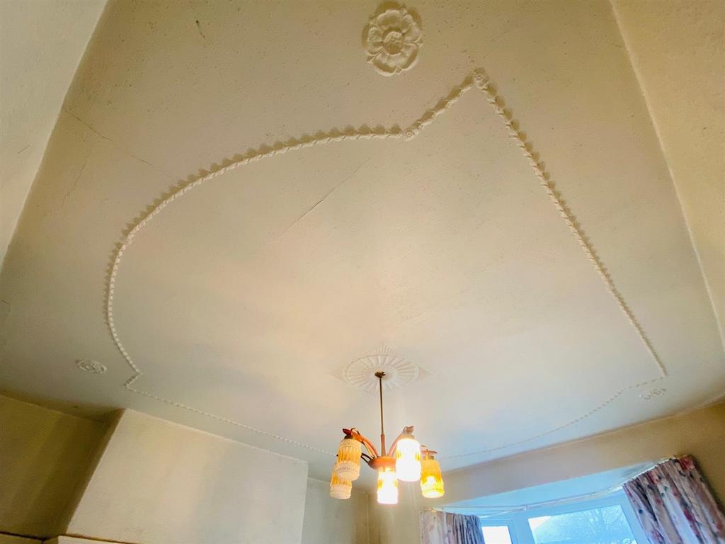 Decorative ceiing in lounge.jpg