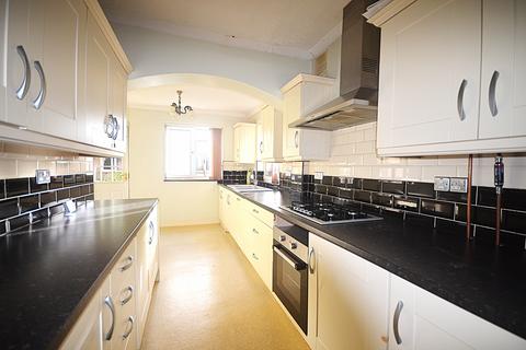 3 bedroom terraced house to rent, Barking, IG11