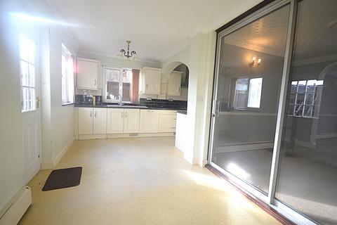 3 bedroom terraced house to rent, Barking, IG11
