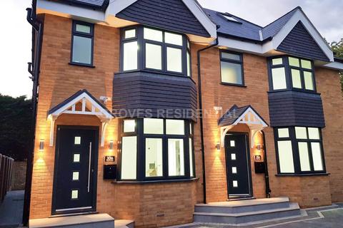 20b Lawn Close, New Malden, KT3 3DL