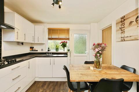3 bedroom terraced house for sale - Cawthorne Close, Woodseats, Sheffield, S8 0NA