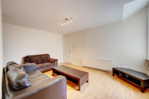 5 bedroom maisonette to rent, Kelvin Grove, Sandyford,