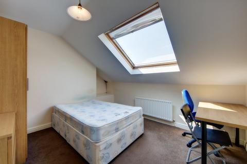 5 bedroom maisonette to rent, Kelvin Grove, Sandyford,
