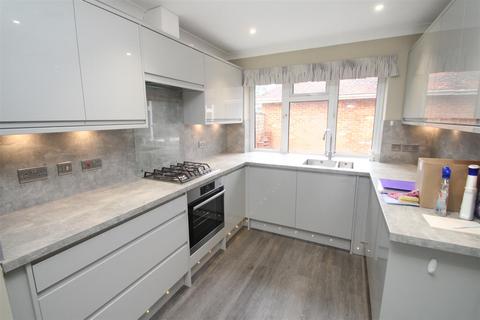 4 bedroom detached house to rent, High Street Green, Hemel Hempstead