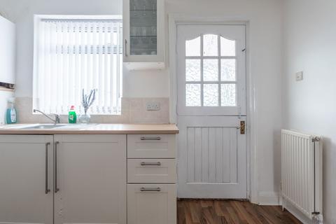 3 bedroom end of terrace house to rent, Oldroyd Crescent, Leeds, LS11