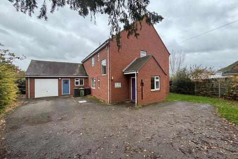 4 bedroom detached house to rent, Quarry Lane, Atherstone