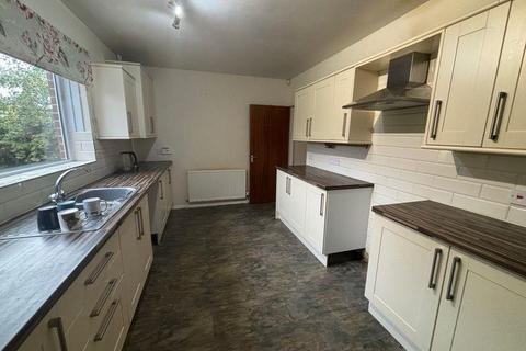 4 bedroom detached house to rent, Quarry Lane, Atherstone