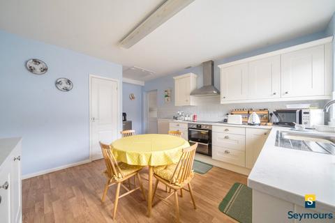 undefined, Pine View Close, Guildford GU4