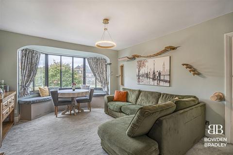 2 bedroom apartment for sale, Forest Court, London, E11