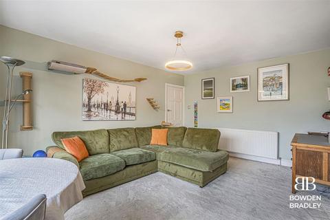 2 bedroom apartment for sale, Forest Court, London, E11