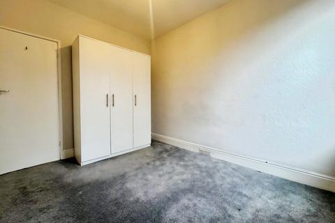 1 bedroom flat to rent, Waterloo Crescent, Nottingham NG7