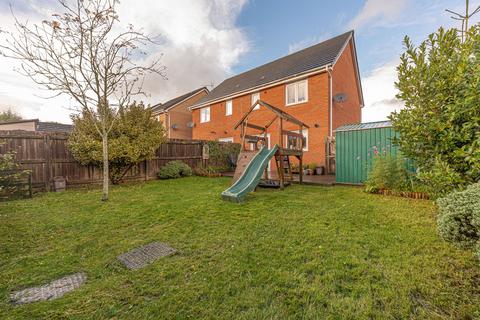 undefined, Clos Honddu, Bettws, NP20
