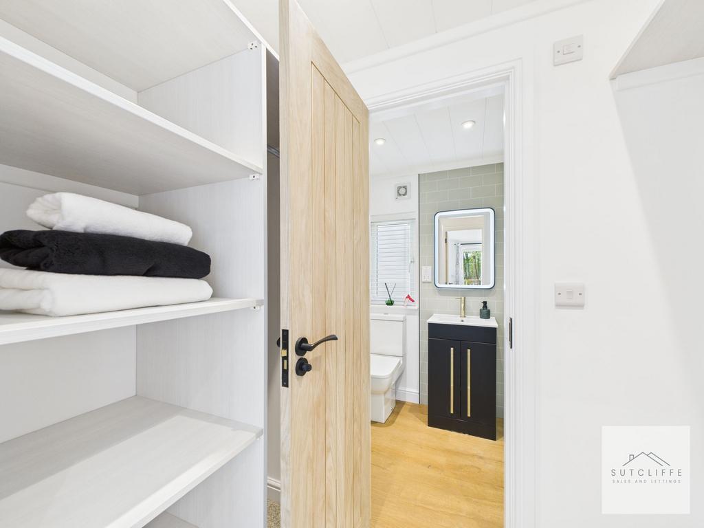 Walk in Wardrobe & En Suite
