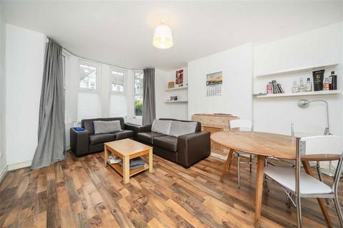 First Avenue, London W3