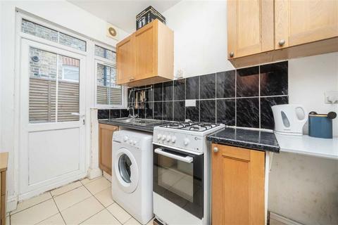 3 bedroom flat to rent, First Avenue, London W3